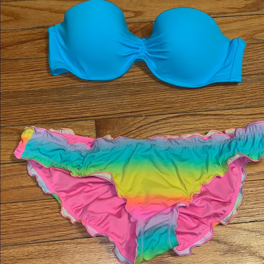 Victoria’s Secret bikini
